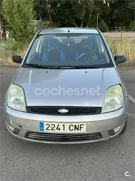 Usado Ford Fiesta Trend 80 CV (58 kW) 2003 Gris / plata Utilitario