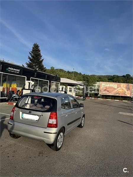 Usado Kia Picanto LX 61 CV (44 kW) 2006 Gris / plata Utilitario