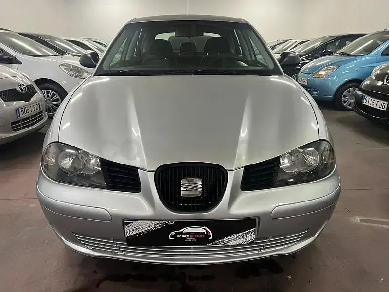 Usado Seat Ibiza 75 CV (55 kW) 2005 Gris / plata Utilitario
