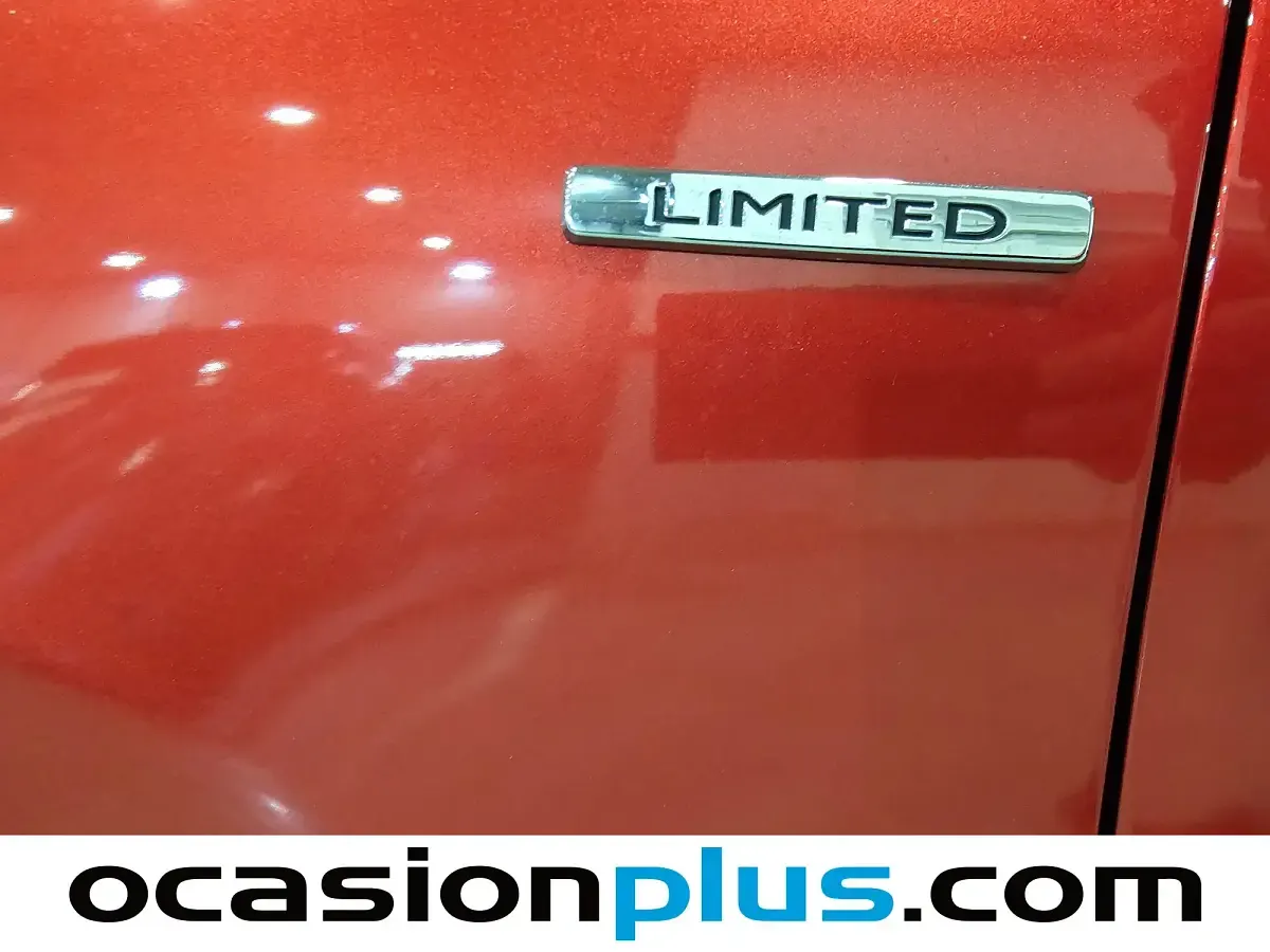 Usado Renault Clio LIMITED 90 CV (66 kW) 2018 Rojo Utilitario