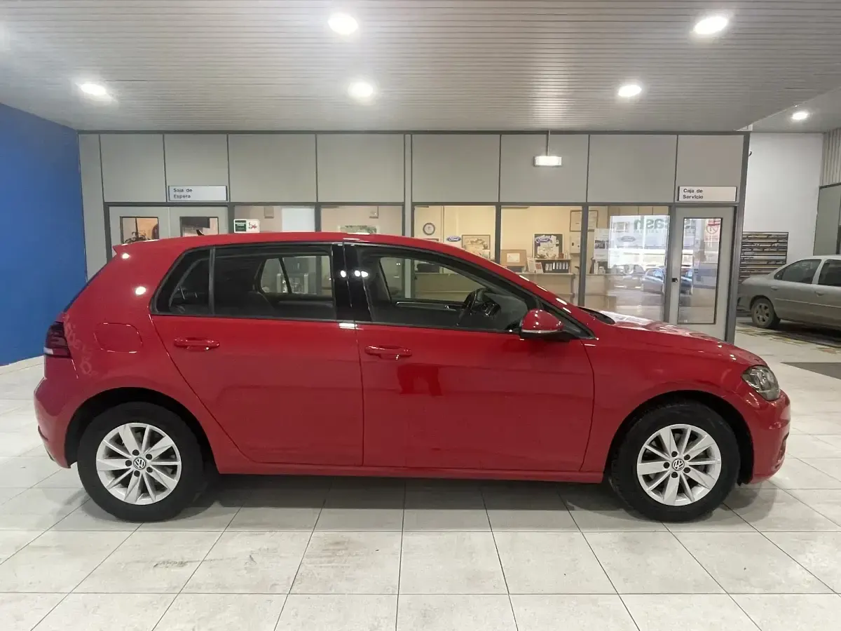 Usado VW Golf VII Advance 115 CV (84 kW) 2018 Rojo