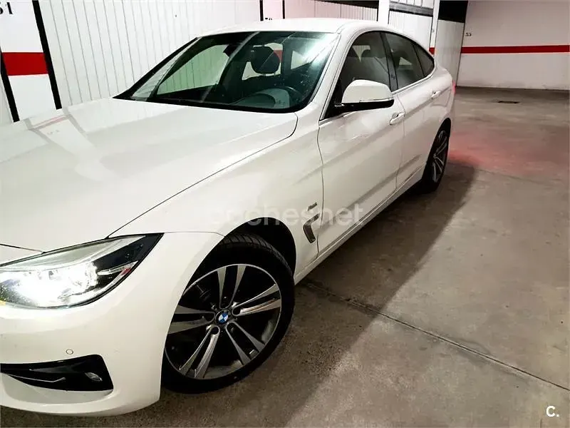 Usado BMW 318 Comfort Edition 150 CV (110 kW) 2017 Blanco Berlina