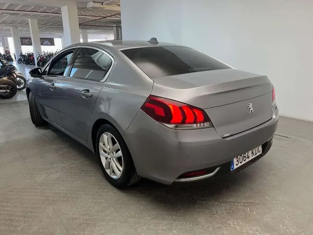 Usado Peugeot 508 Active 120 CV (88 kW) 2017 Gris Berlina