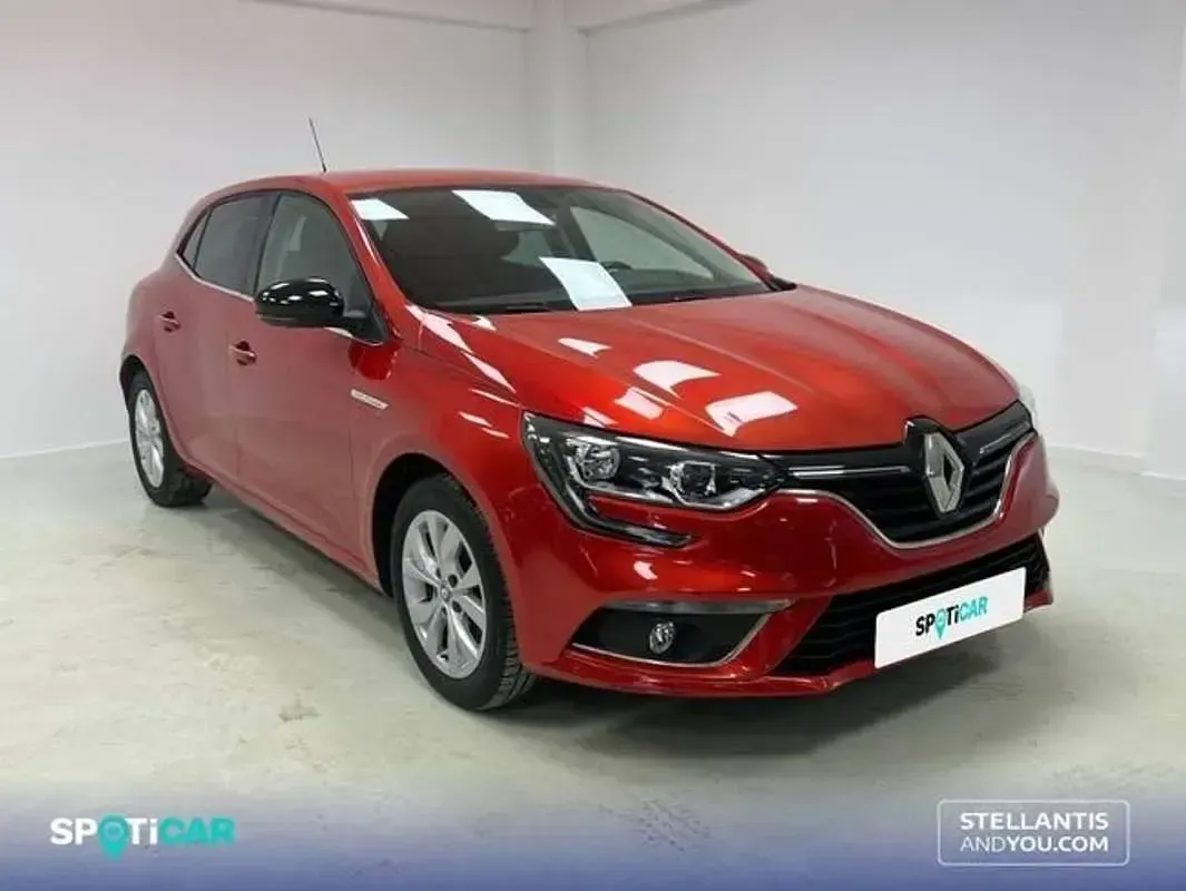 Usado Renault Mégane IV LIMITED 140 CV (102 kW) 2020 Rojo Utilitario