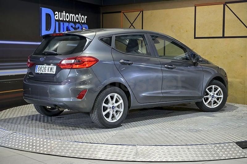 Usado Ford Fiesta Trend 86 CV (63 kW) 2019 Gris Utilitario
