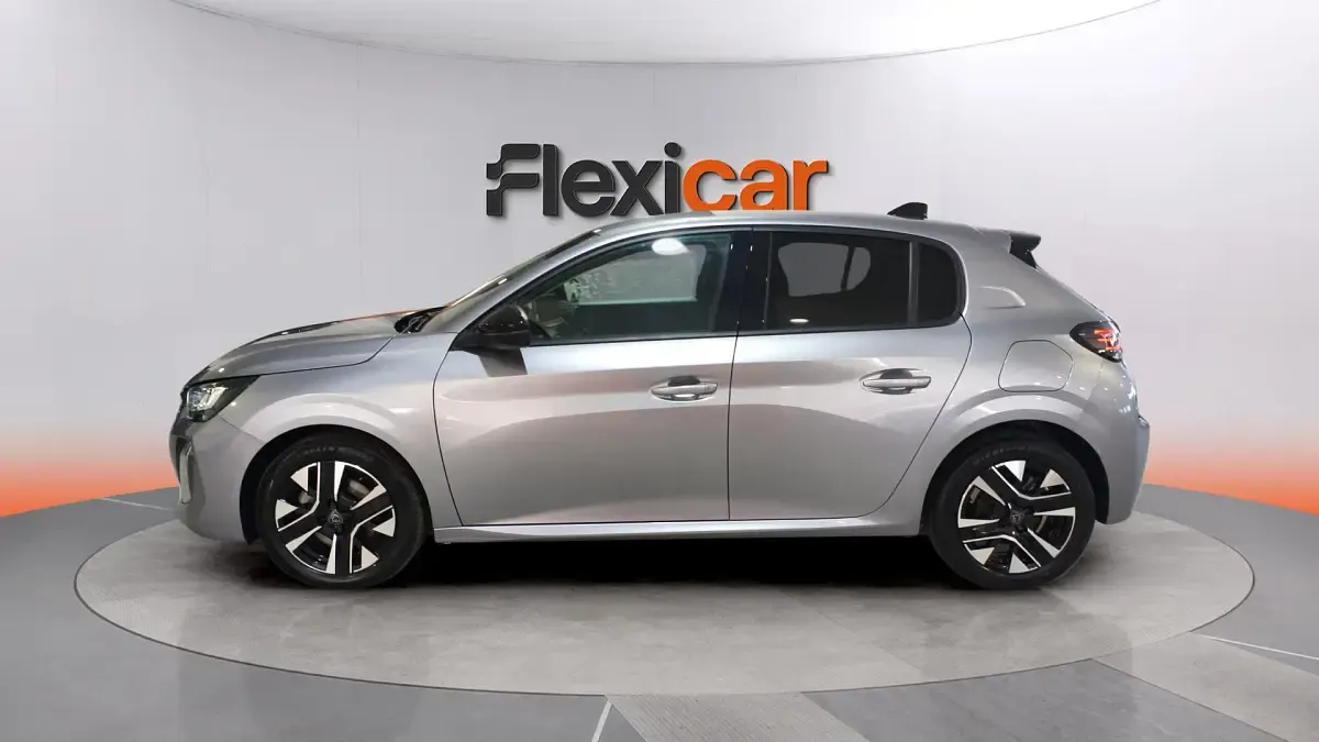 Usado Peugeot 208 Allure 101 CV (74 kW) 2025 Gris Utilitario