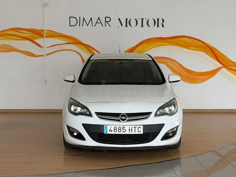 Usado Opel Astra Selective 110 CV (80 kW) 2013 Blanco Berlina