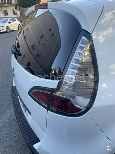 Usado Renault Scenic E-Tech Life 115 CV (84 kW) 2016 Blanco Monovolumen