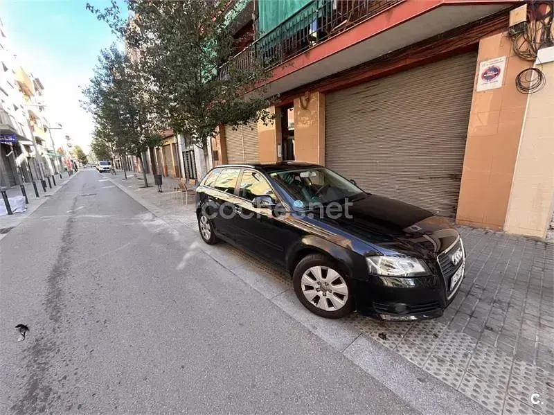 Usado Audi A3 Sportback Attraction 125 CV (91 kW) 2009 Negro Utilitario