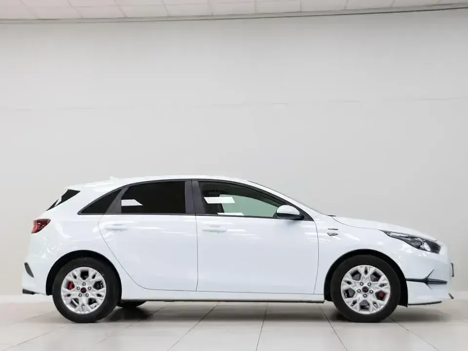 Usado Kia Ceed 100 CV (73 kW) 2023 Otro Utilitario