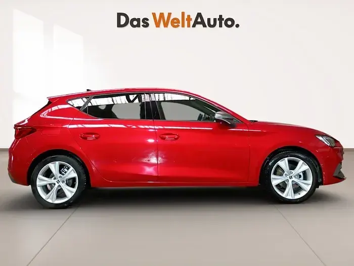 Usado Seat Leon FR 130 CV (95 kW) 2023 Rojo Berlina