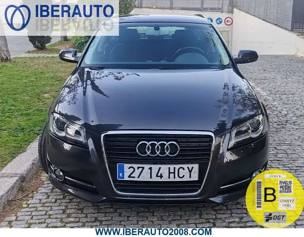 Usado Audi A3 Sportback Attraction 105 CV (77 kW) 2011 Negro Utilitario
