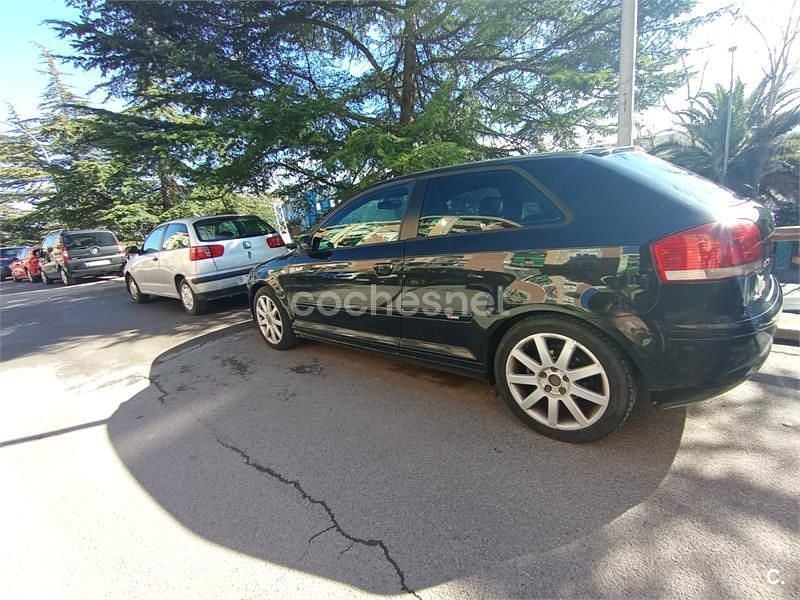 Usado Audi A3 Ambition 140 CV (102 kW) 2004 Negro Utilitario