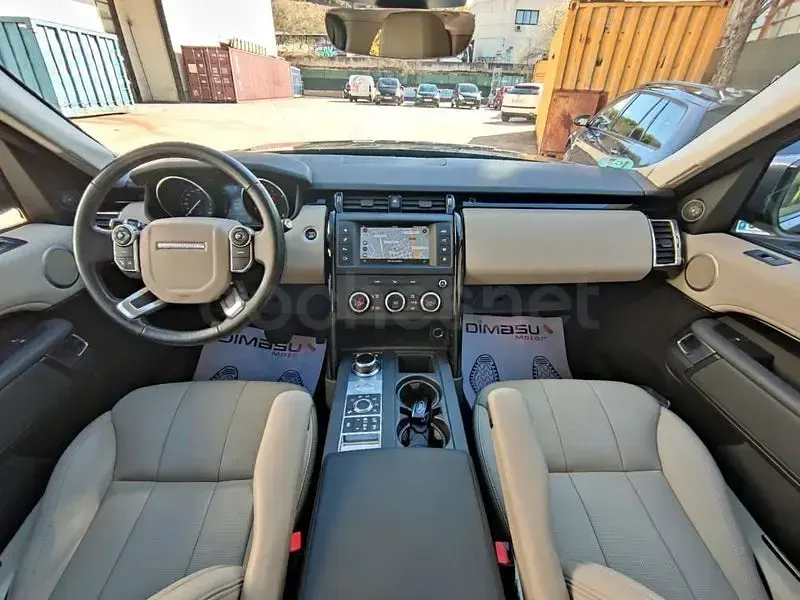 Usado Land Rover Discovery SE 240 CV (176 kW) 2017 Gris / plata SUV