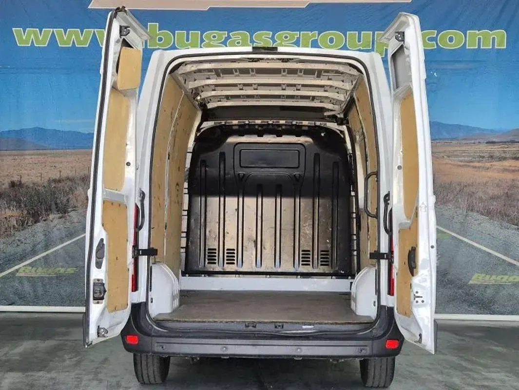 Usado Renault Master 135 CV (99 kW) 2023 Blanco Monovolumen