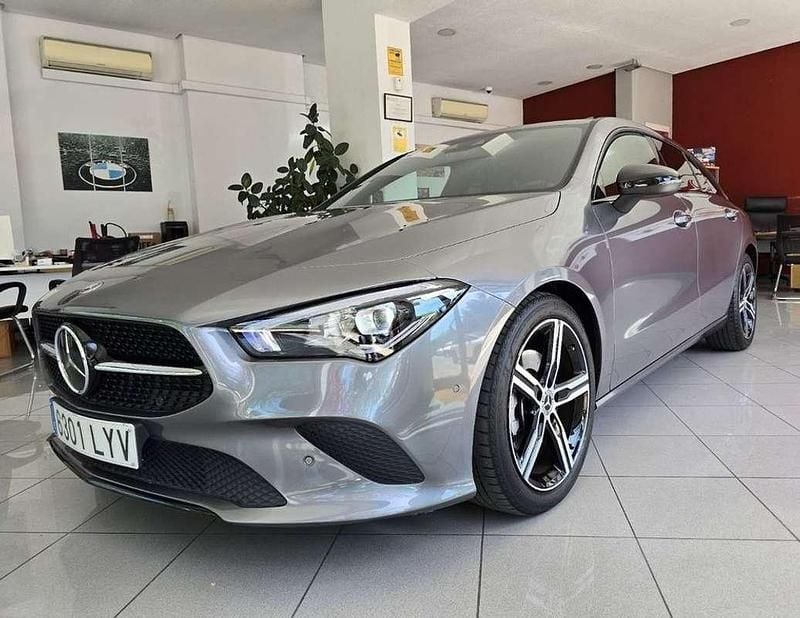 Gris Usado 2022 Mercedes CLA200 Shooting Brake Familiar | 30.990 € (Buen precio) - Imagen 1/4