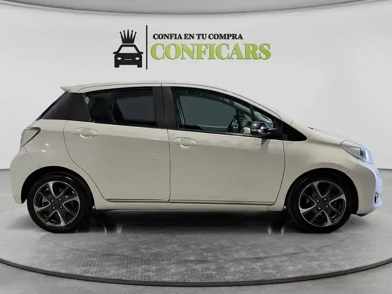 Usado Toyota Yaris Active 90 CV (66 kW) 2014 Blanco Utilitario