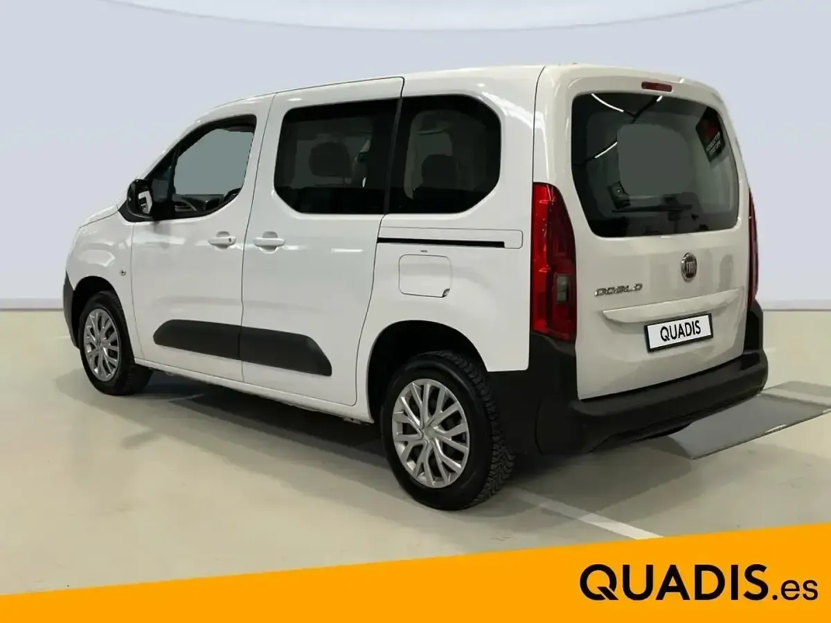 Usado Fiat Doblò 130 CV (95 kW) 2023 Blanco Monovolumen