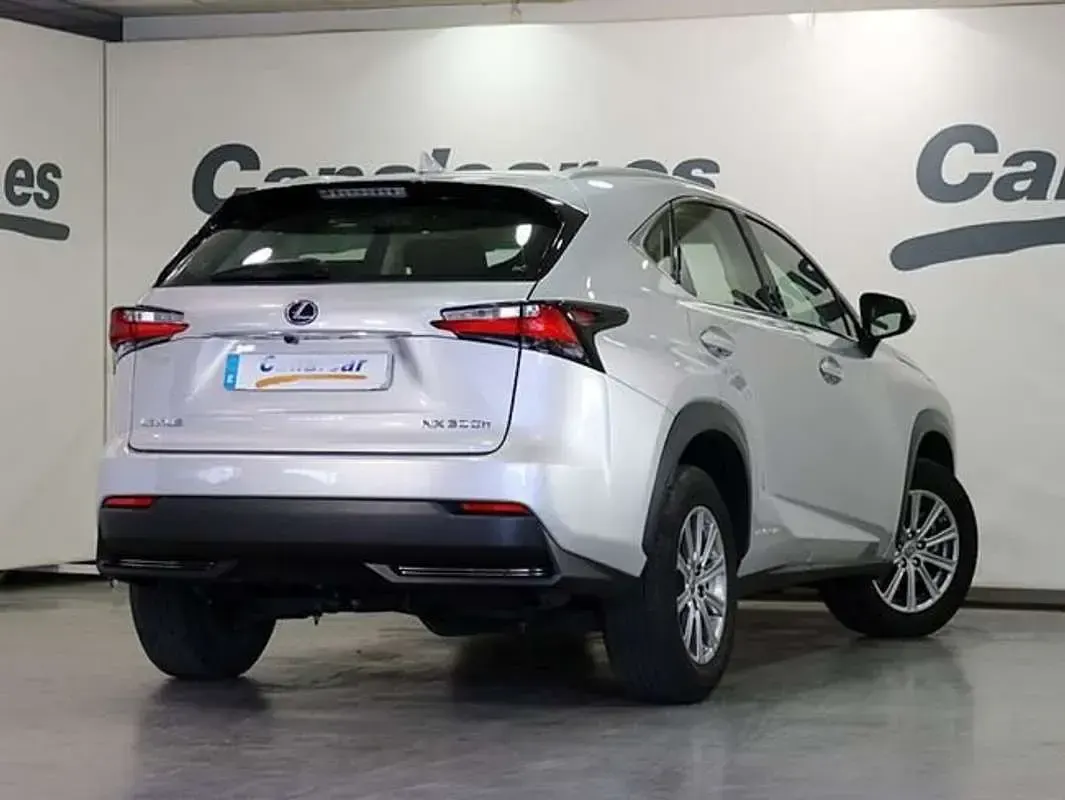 Usado Lexus NX300h Business Edition 154 CV (113 kW) 2018 Gris SUV