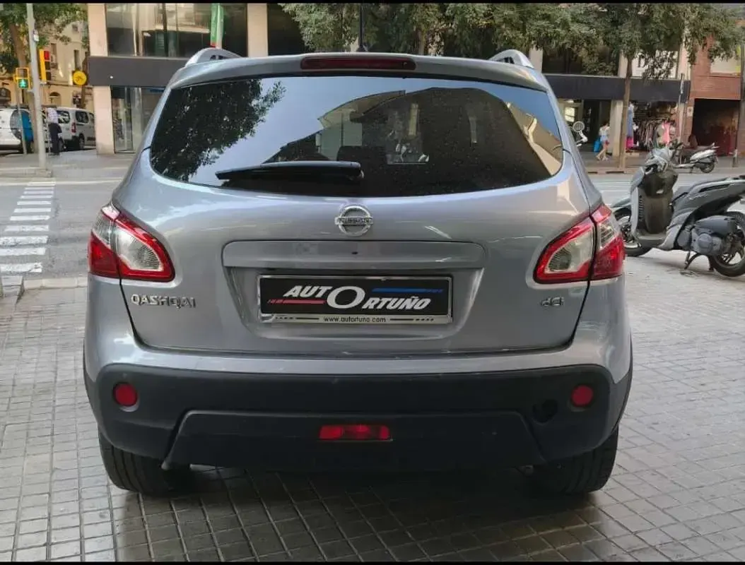 Usado Nissan Qashqai Premium Edition 150 CV (110 kW) 2012 Plateado SUV