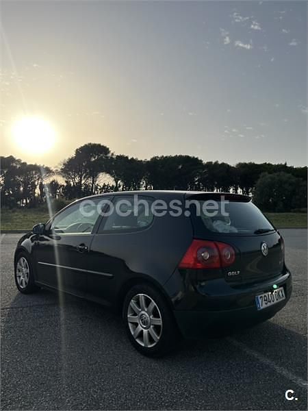 Negro Usado 2005 VW Golf IV Highline Berlina | 4200 € (Precio justo) - Imagen 1/4