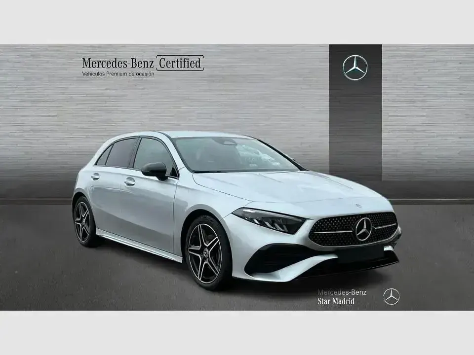 Usado Mercedes A180 116 CV (85 kW) 2025 Gris Berlina