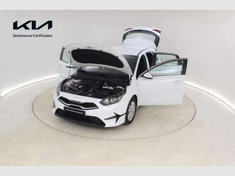 Blanco Usado 2024 Kia Ceed Utilitario | 18.250 € (Precio justo) - Imagen 1/4