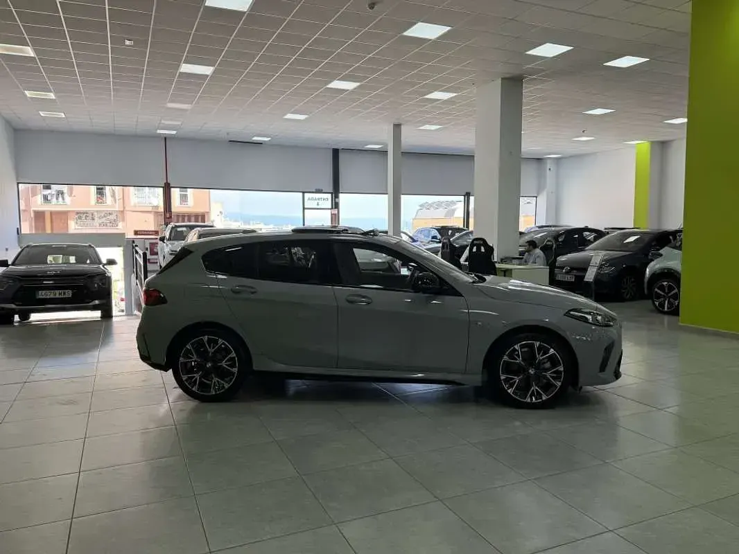 Usado BMW 116 M Sport 170 HP (125 kW) 2025 Cinzento Citadino