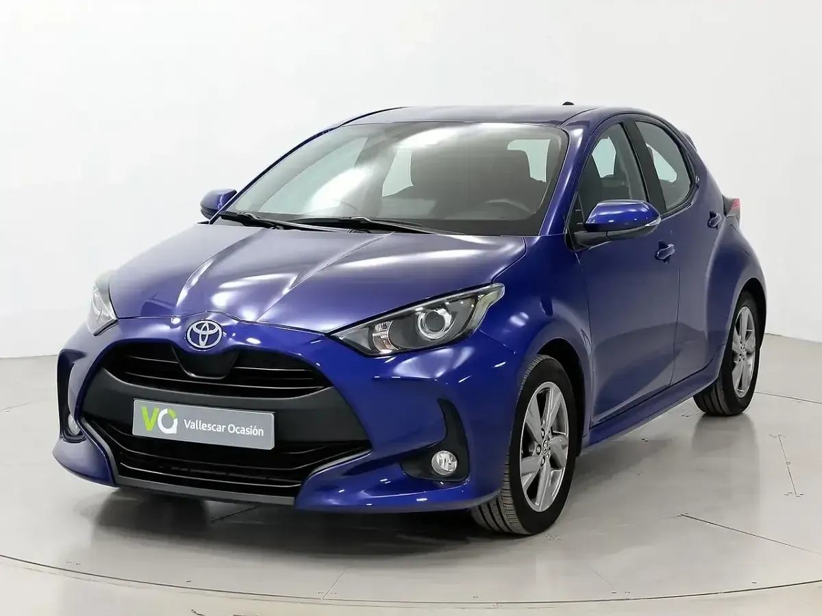 Usado Toyota Yaris Active 116 CV (85 kW) 2024 Azul Utilitario