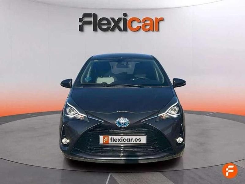 Usado Toyota Yaris Hybrid 99 CV (72 kW) 2020 Gris Utilitario