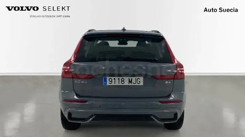 Usado Volvo XC60 Plus 197 CV (144 kW) 2023 Gris / plata SUV