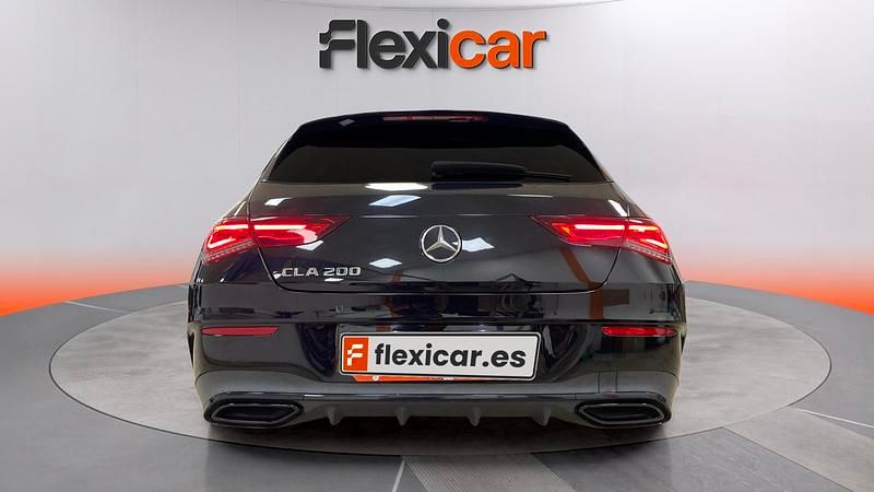 Usado Mercedes CLA200 Shooting Brake 163 CV (119 kW) 2021 Negro Familiar