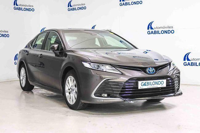 Usado Toyota Camry Advance 218 CV (160 kW) 2021 Marrón Berlina