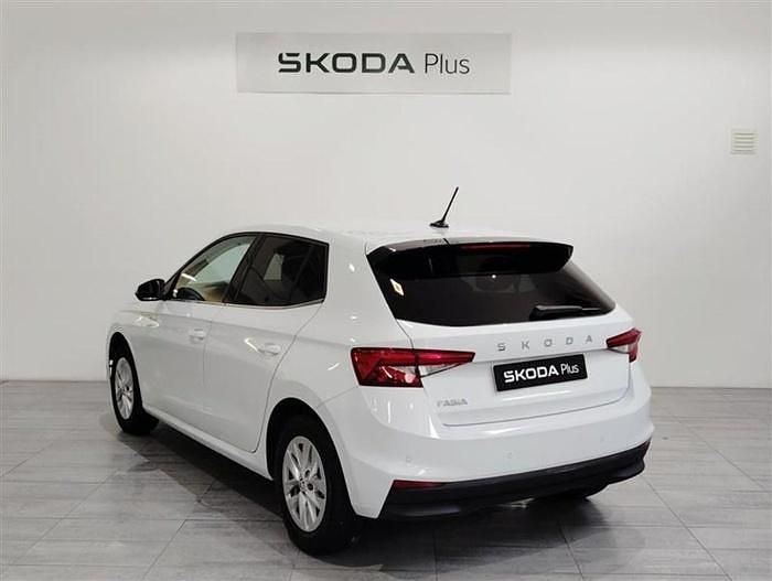 Blanco Usado 2024 Skoda Fabia Selection Utilitario | 17.990 € (Caro) - Imagen 1/4