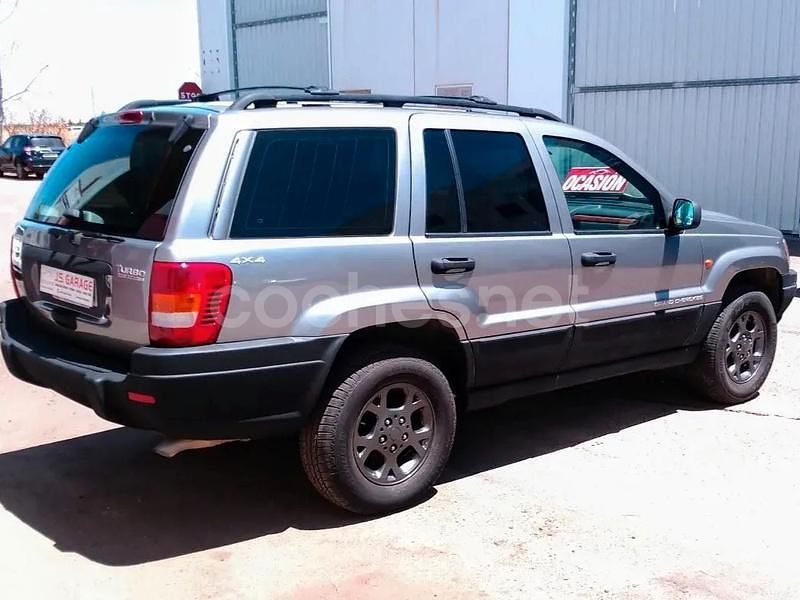Usado Jeep Grand Cherokee Laredo 140 CV (102 kW) 2000 Marrón SUV