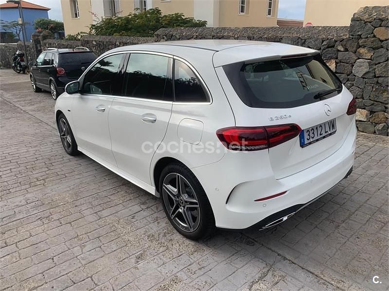 Usado Mercedes B250e 218 CV (160 kW) 2022 Blanco Monovolumen