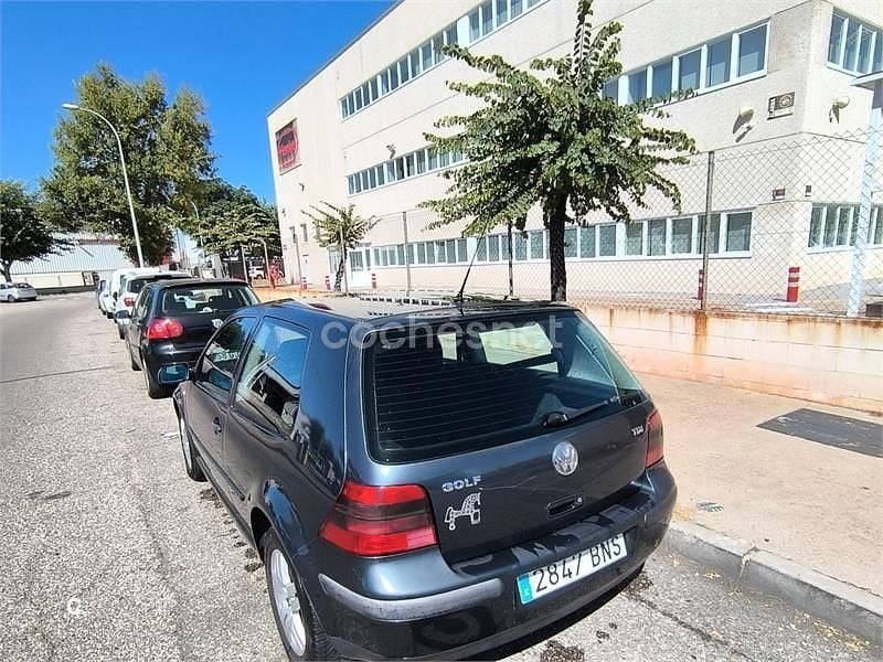 Gris / plata Usado 2001 VW Golf IV Conceptline Berlina | 2400 € (Precio justo) - Imagen 1/4