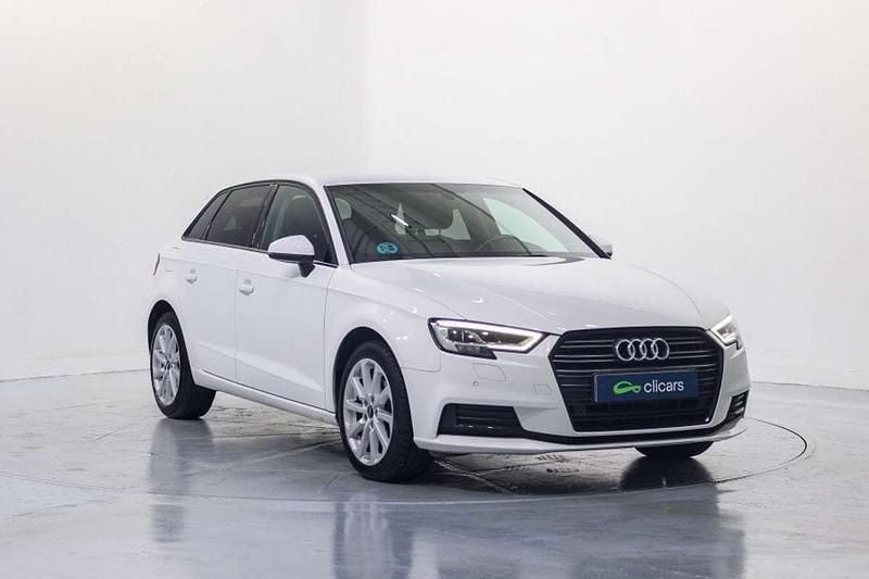 Usado Audi A3 Sportback Design 110 CV (80 kW) 2017 Blanco Utilitario