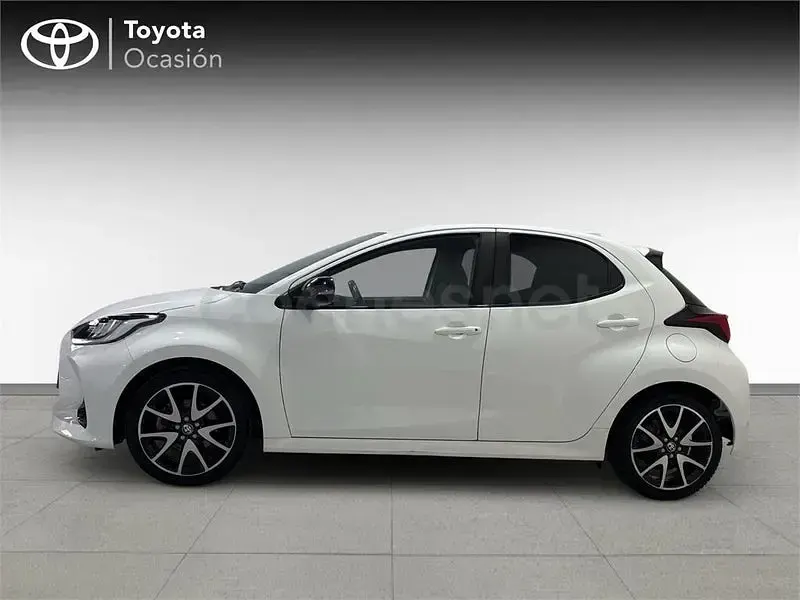 Używany Toyota Yaris Hybrid Style 116 KM (85 kW) 2022 Biały Sedan/Limuzyna