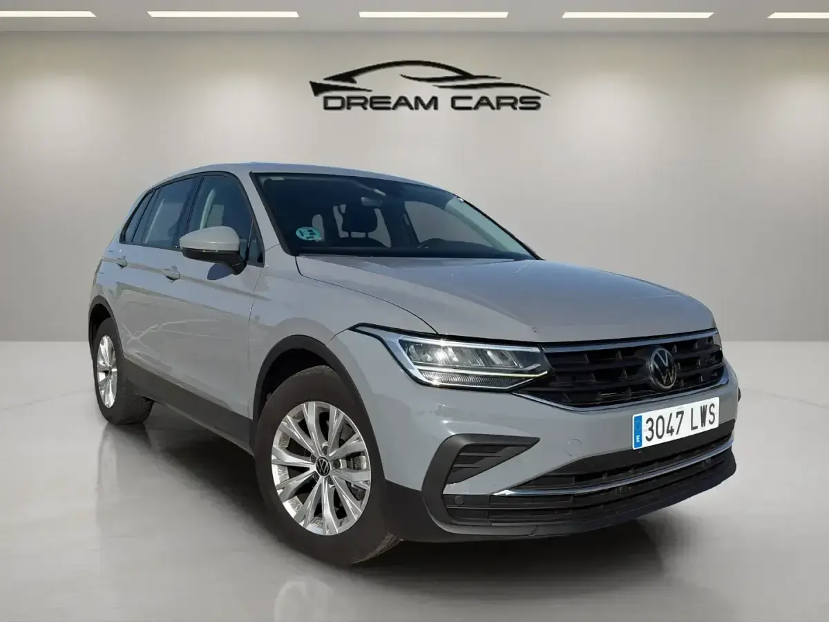 Usado VW Tiguan Life 122 CV (89 kW) 2022 Gris SUV
