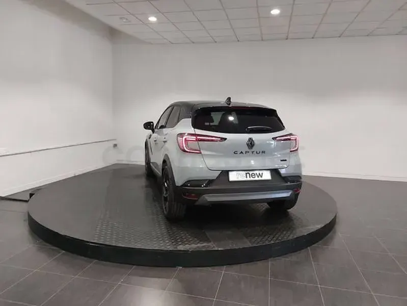Usado Renault Captur Esprit Alpine 160 CV (117 kW) 2025 Gris / plata SUV