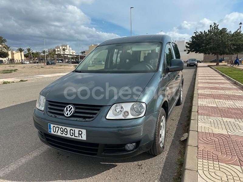Usado VW Caddy Life 105 CV (77 kW) 2009 Gris / plata Monovolumen