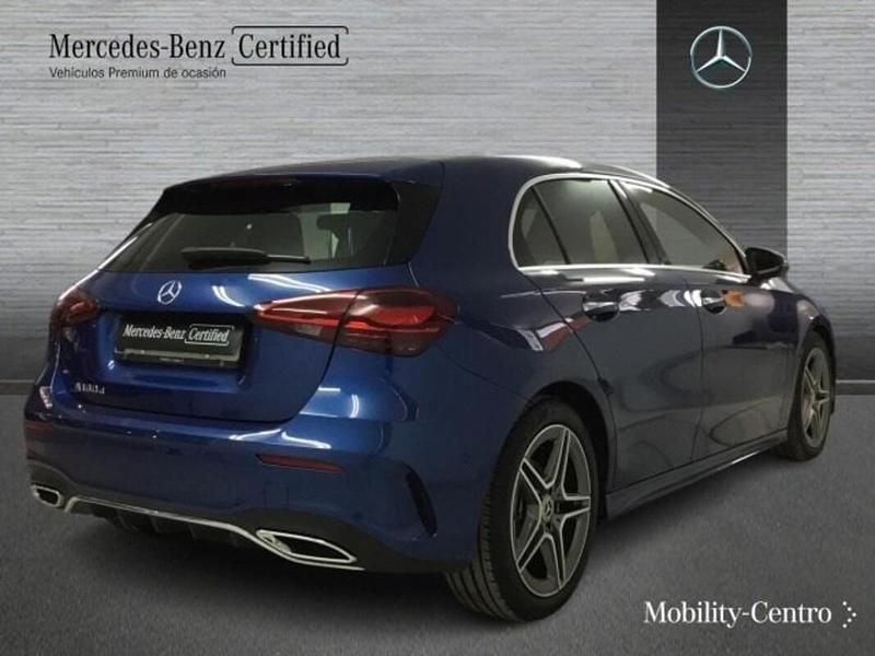 Usado Mercedes A180 AMG line 116 CV (85 kW) 2024 Azul espectra Utilitario