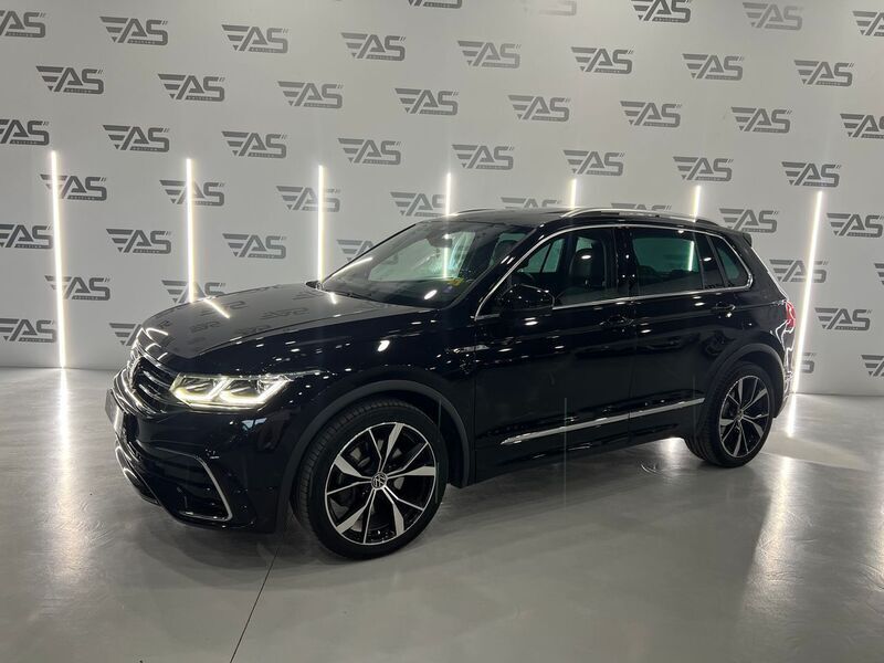 Negro Usado 2022 VW Tiguan R-line SUV | 37.500 € (Caro) - Imagen 1/4