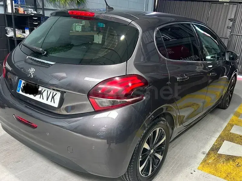 Usado Peugeot 208 82 CV (60 kW) 2019 Beige Utilitario