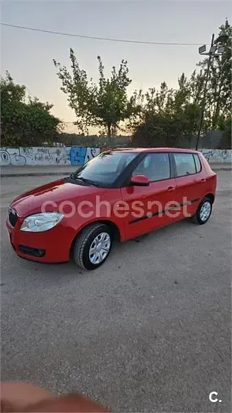 Usado Skoda Fabia 60 CV (44 kW) 2010 Rojo Berlina