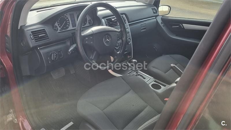 Usado Mercedes B200 140 CV (102 kW) 2006 Granate Monovolumen