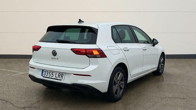 Usado VW Golf VIII 110 CV (80 kW) 2021 Blanco Berlina