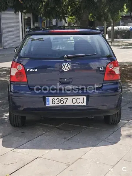 Usado VW Polo Conceptline 65 CV (47 kW) 2004 Azul Utilitario