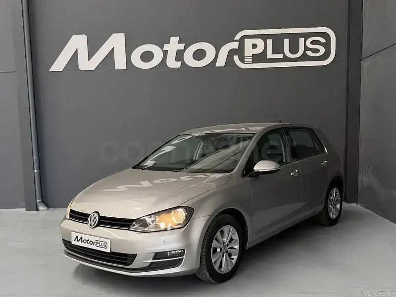 Usado VW Golf VII Advance 115 CV (84 kW) 2017 Gris / plata Berlina